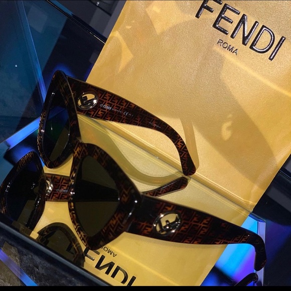 BRAND NEW FENDI PRINT SUNGLASSES